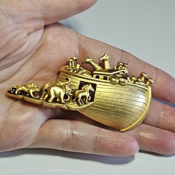 Vintage Matte Gold Tone Noah's Arc Pin Brooch with Animals Signed AJC - Picture 1 of 10